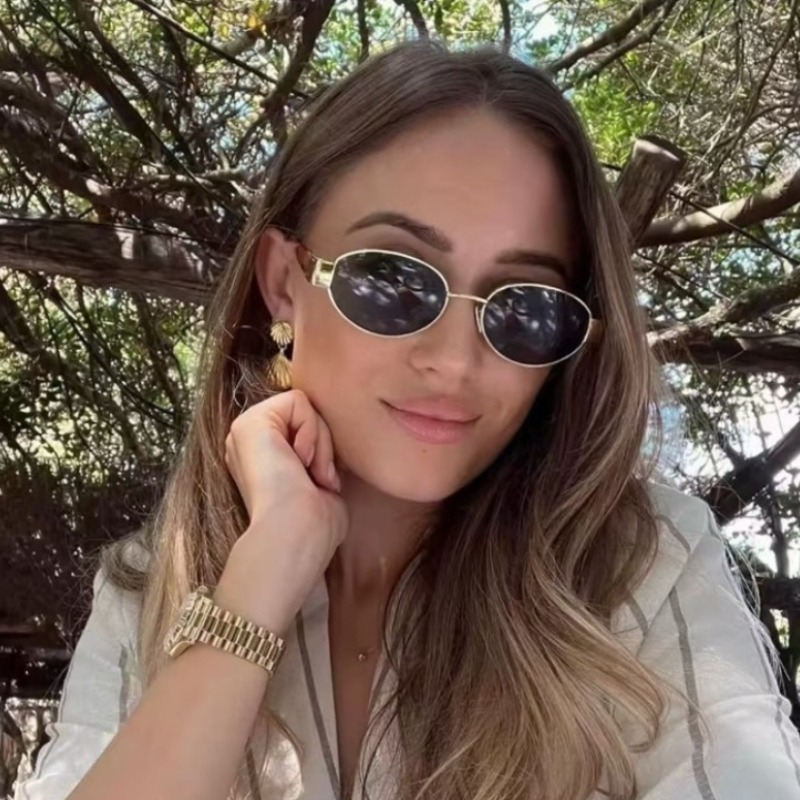 Street Fashion Photoshoot - Fashionable High-end Oval Metal Frame Sunglasses,