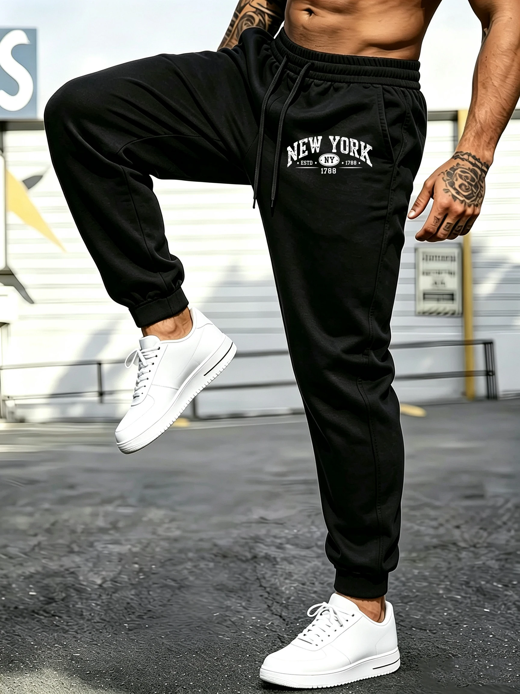 Street Style New York Fashion - Men's jogging trousers, New York style