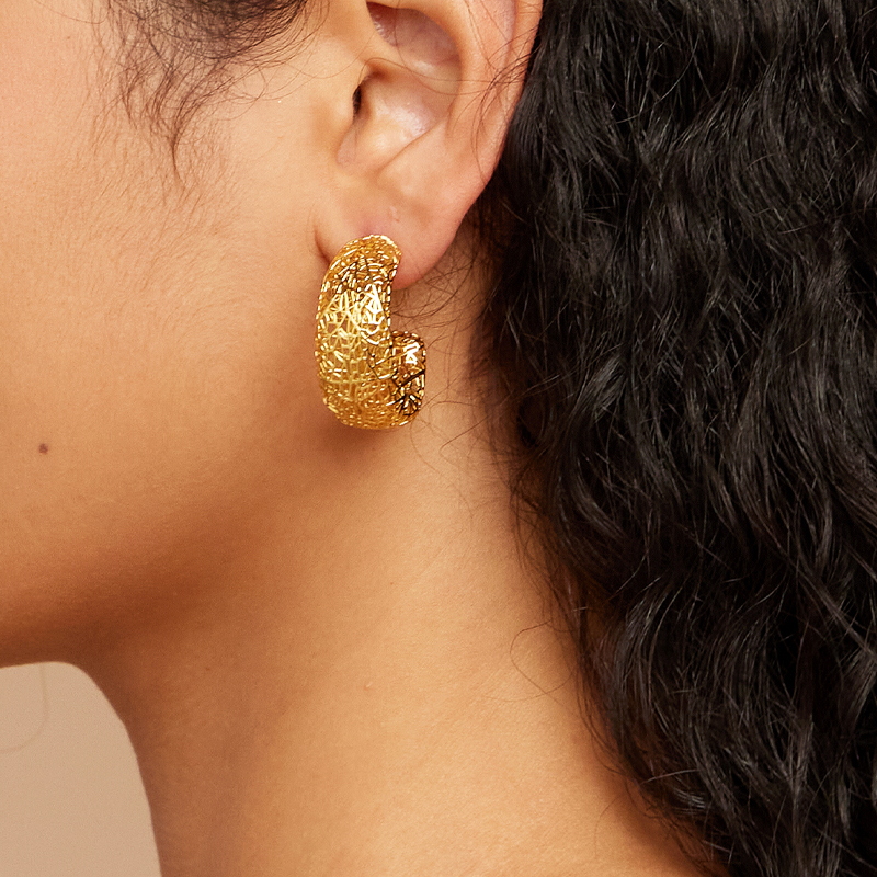 IVOG C Shape Hollowed Out Earr - Street Fashion Websites 评论和价格