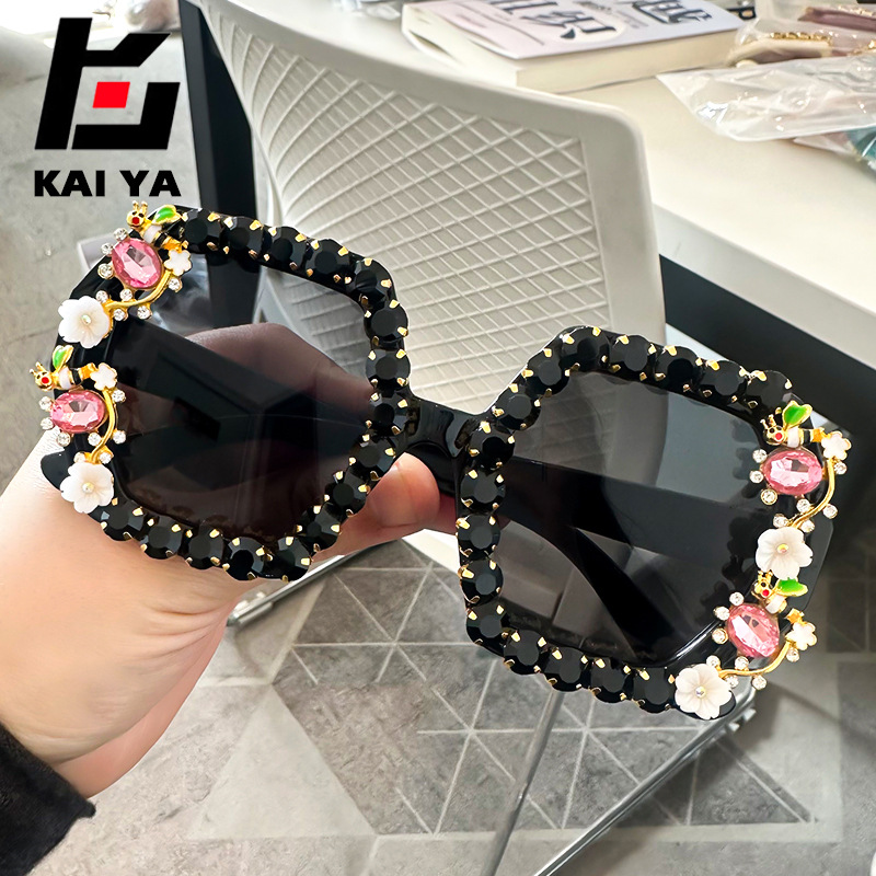 Large Frame Sunglasses Women's - Street Fashion Photoshoot 评论和价格