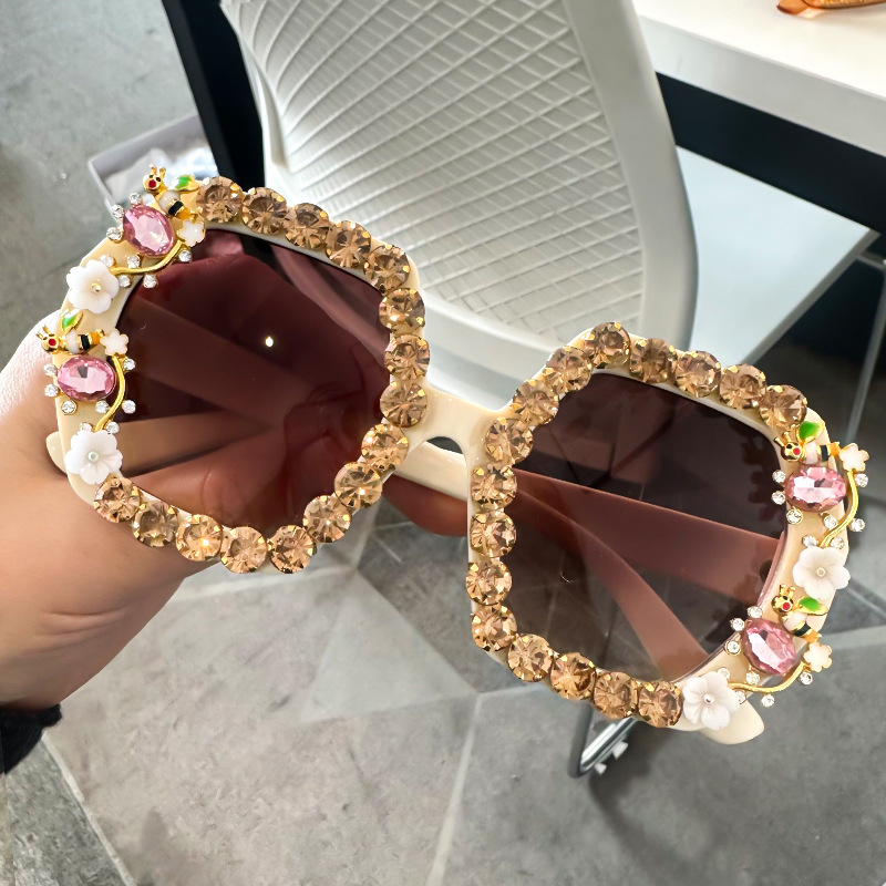 Large Frame Sunglasses Women's - Street Fashion Photoshoot 评论和价格
